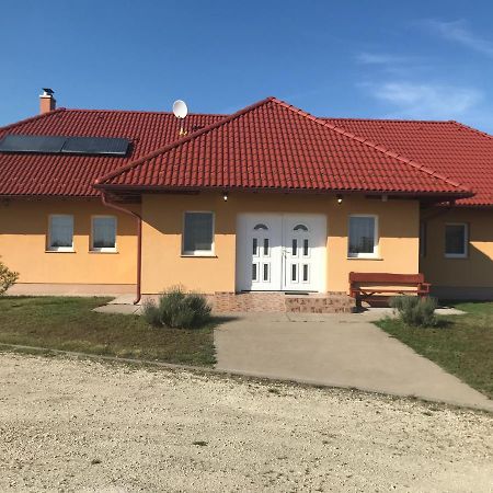 Bencsik Tanya Szentkiraly - Szallashely & Rendezvenyhaz Exterior photo
