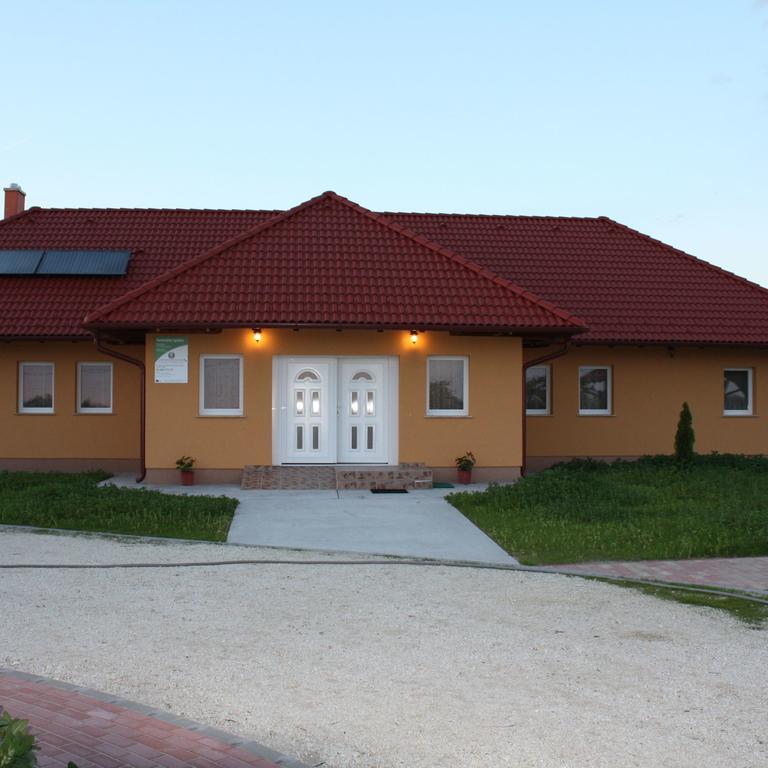 Bencsik Tanya Szentkiraly - Szallashely & Rendezvenyhaz Exterior photo